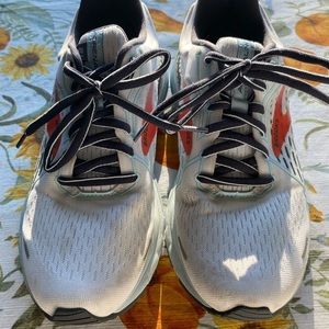 Womens Brooks Sneakers Size 8